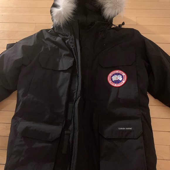 Canada Goose winter coat . Black , XL , new , never been used - Picture 2 of 2